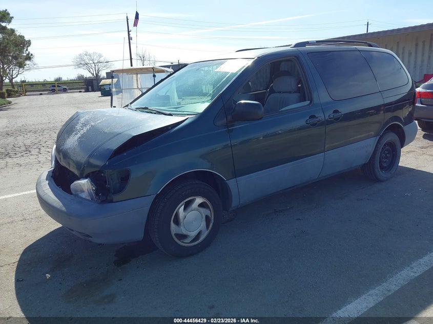 2000 Toyota Sienna Le
