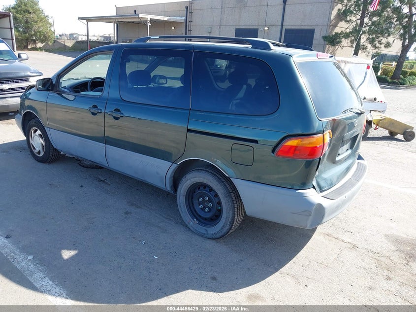 2000 Toyota Sienna Le