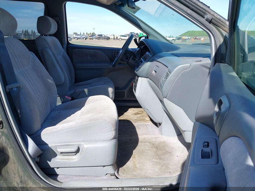 2000 Toyota Sienna Le