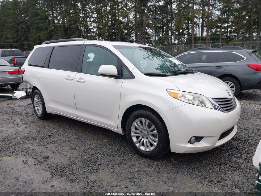 2017 Toyota Sienna Xle Premium 8 Passenger