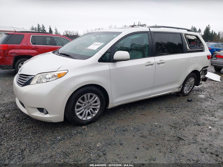 2017 Toyota Sienna Xle Premium 8 Passenger