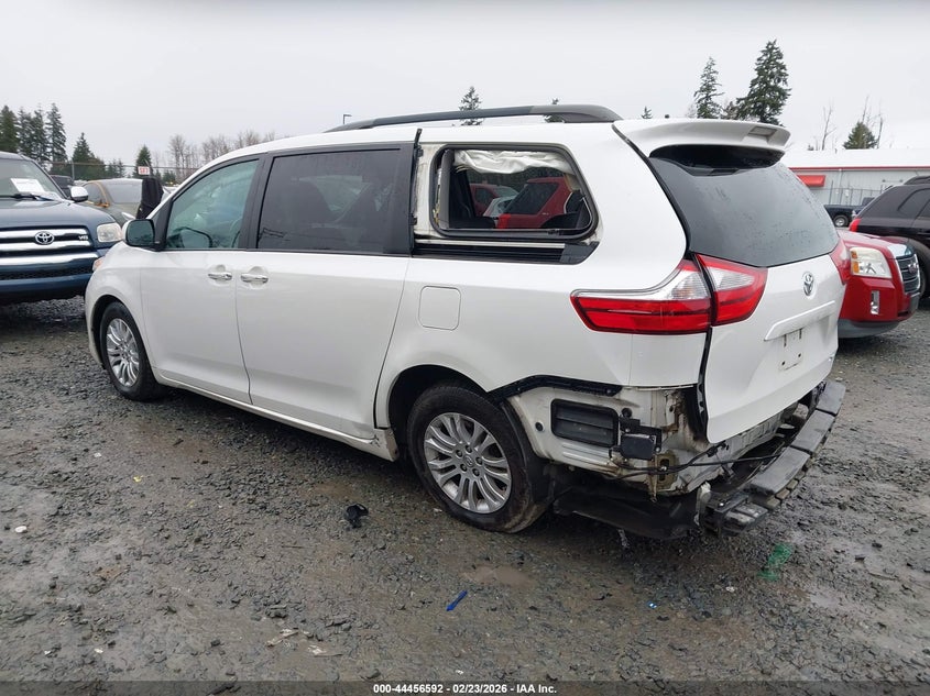 2017 Toyota Sienna Xle Premium 8 Passenger