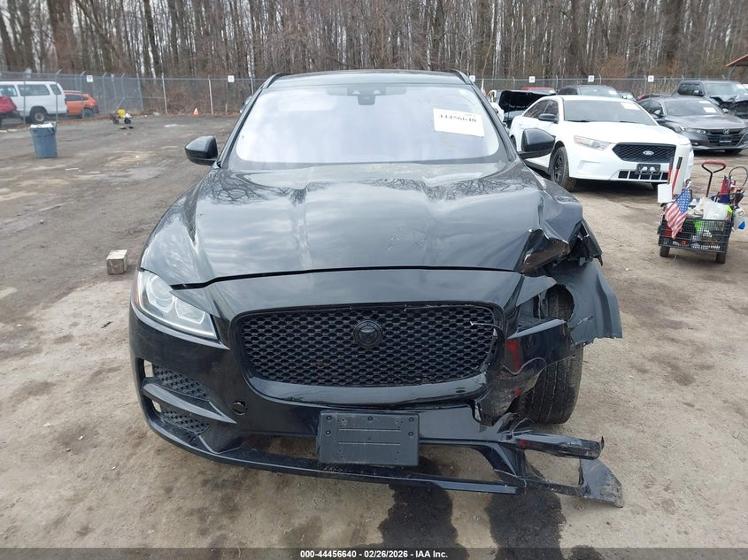 SADCJ2BVXHA490830 2017 Jaguar F-pace 3.0 35T Premium black