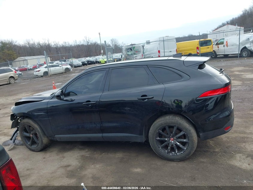 SADCJ2BVXHA490830 2017 Jaguar F-pace 3.0 35T Premium black