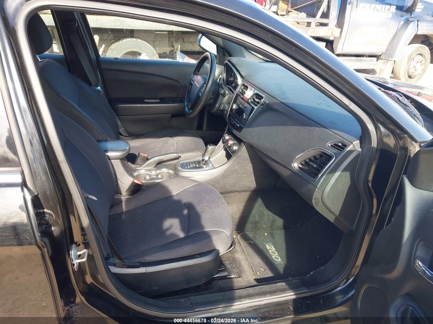 2013 Chrysler 200 Lx