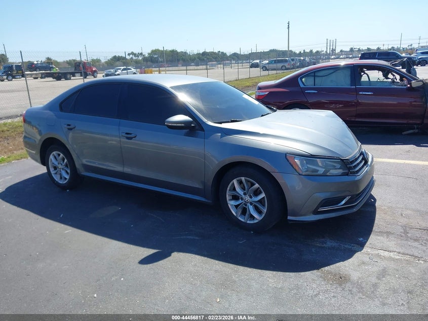2018 Volkswagen Passat 2.0T R-Line/2.0T S