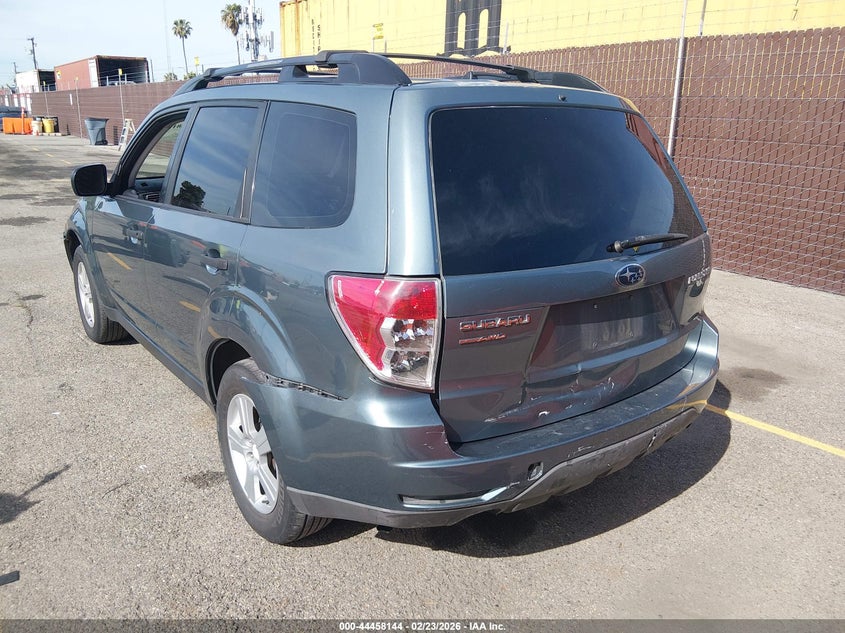 JF2SHABC2CG442466 2012 Subaru Forester 2.5 2.5X green