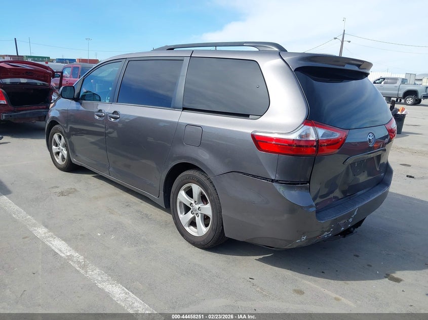 2017 Toyota Sienna Le 8 Passenger