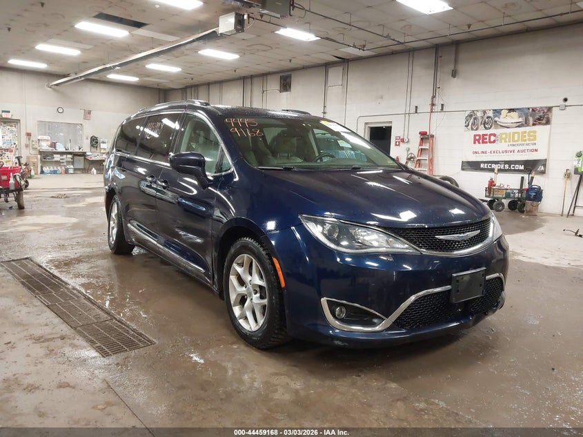 2017 Chrysler Pacifica Touring-L Plus