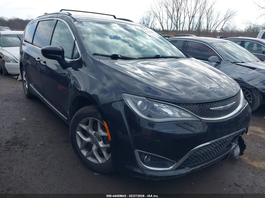 2017 Chrysler Pacifica Touring-L Plus