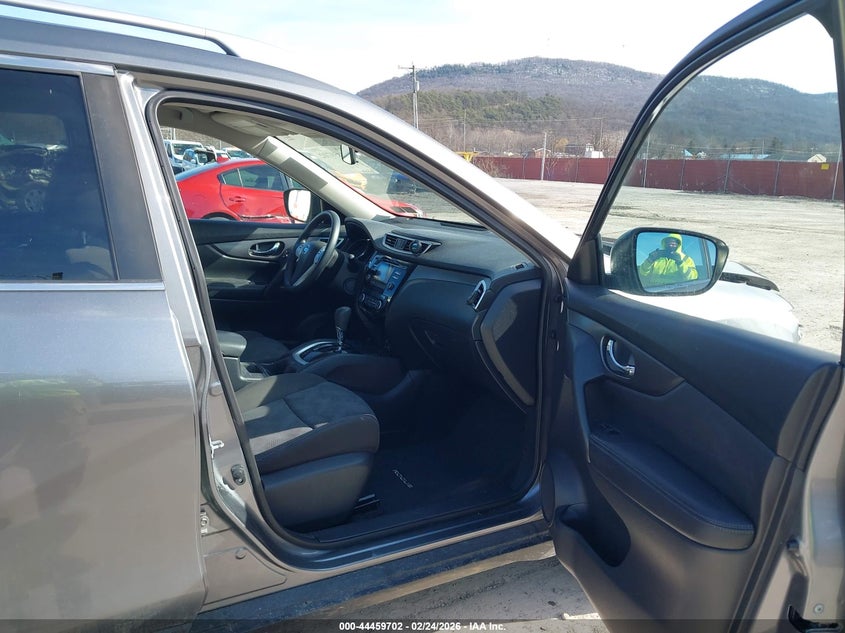 2016 Nissan Rogue Sv