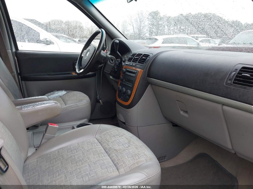 2005 Saturn Relay Fwd