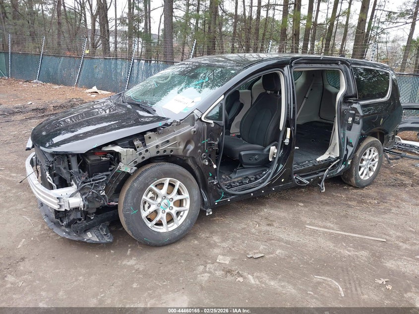 2024 Chrysler Voyager Lx