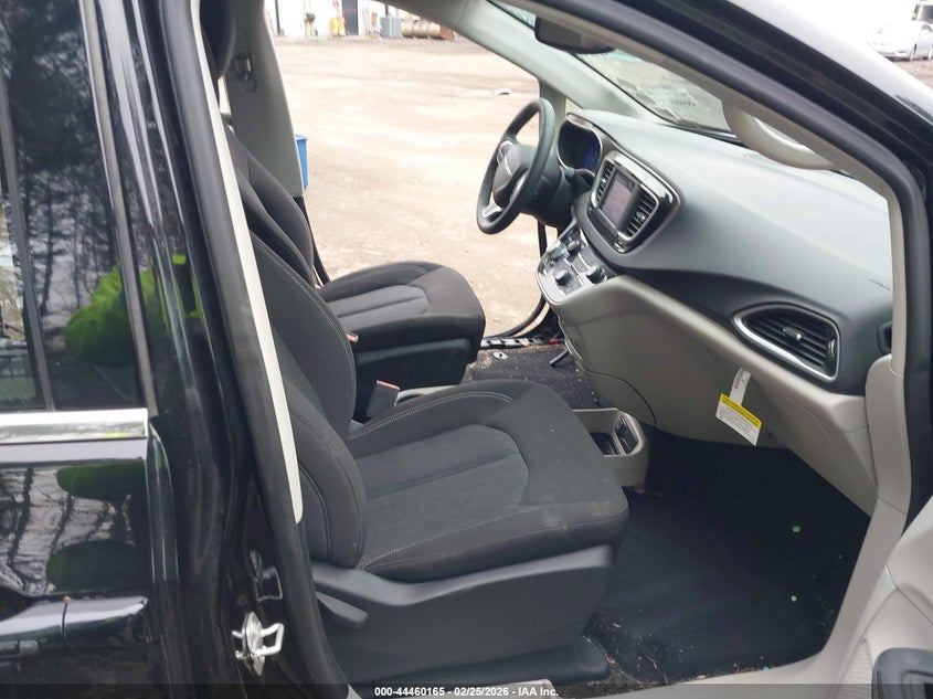 2024 Chrysler Voyager Lx