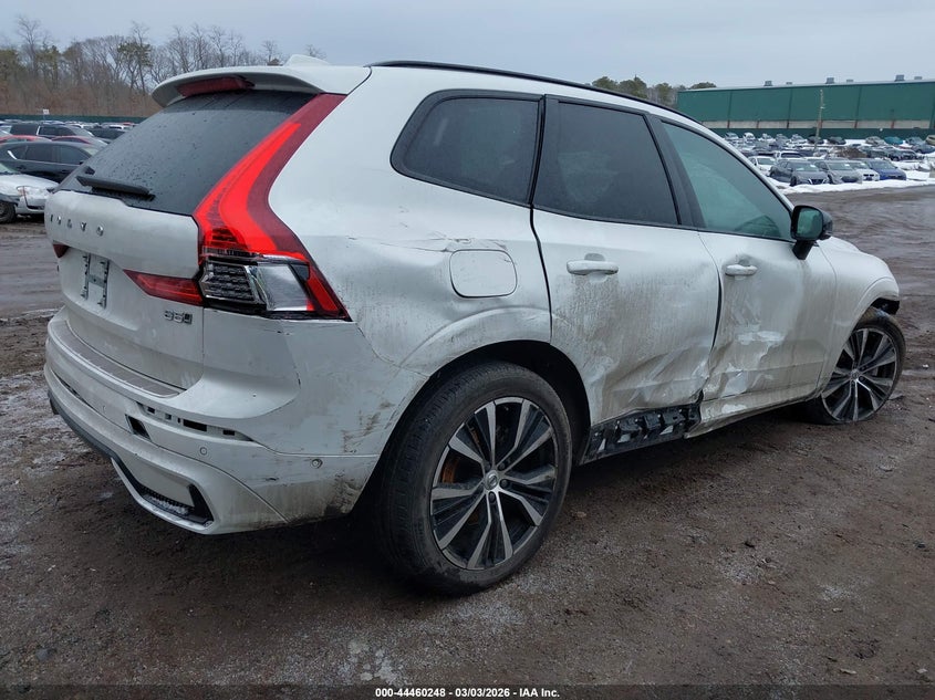 2023 VOLVO XC60 auction photo 4