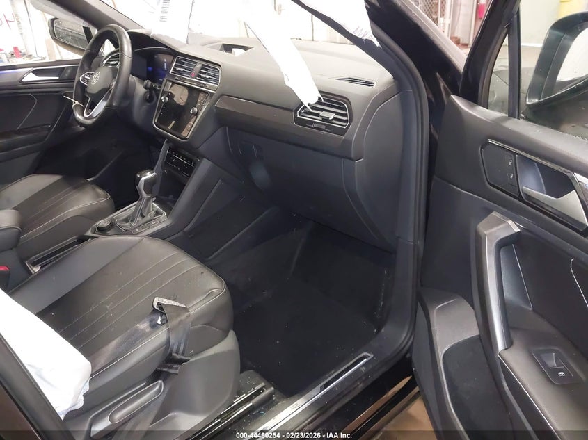 2022 Volkswagen Tiguan 2.0T Se R-Line Black