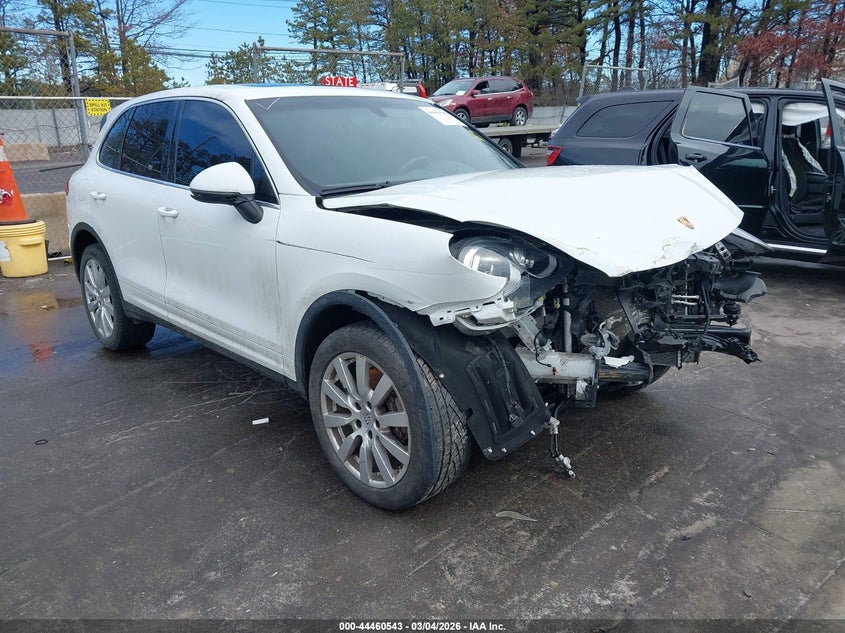 2016 PORSCHE CAYENNE