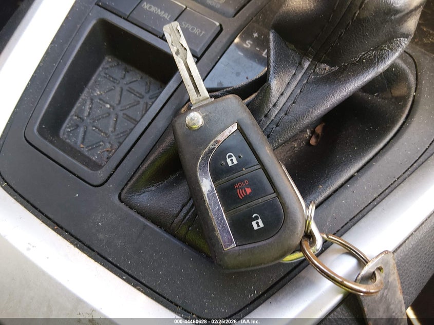 VIN JTMH1RFV9MD070263 2021 TOYOTA RAV4 LE
