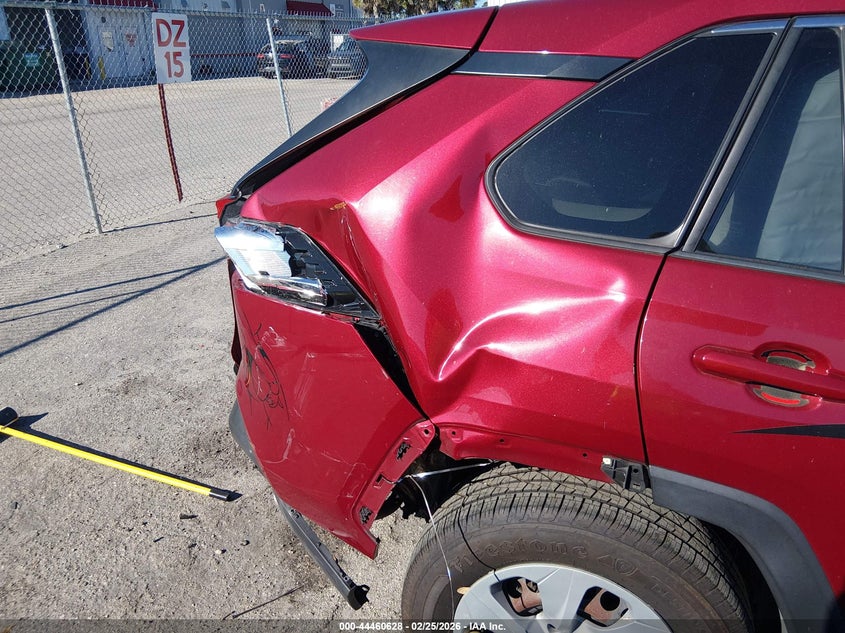 VIN JTMH1RFV9MD070263 2021 TOYOTA RAV4 LE