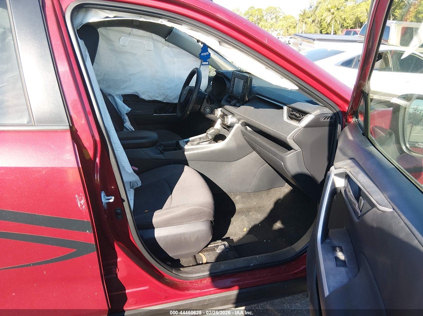 VIN JTMH1RFV9MD070263 2021 TOYOTA RAV4 LE