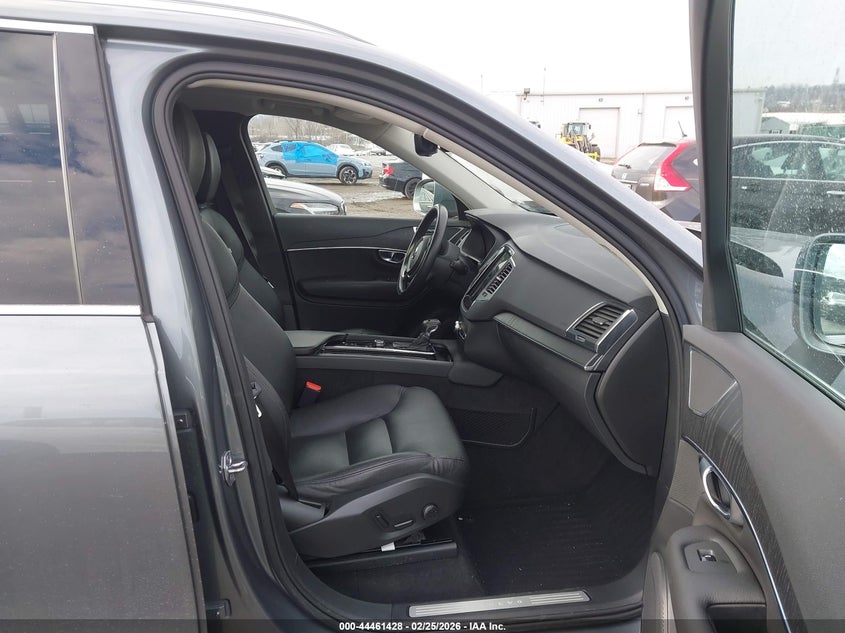 2020 Volvo Xc90 T6 Momentum 6 Passenger