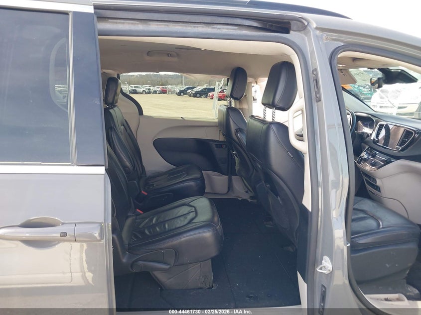 2022 CHRYSLER PACIFICA auction photo 8