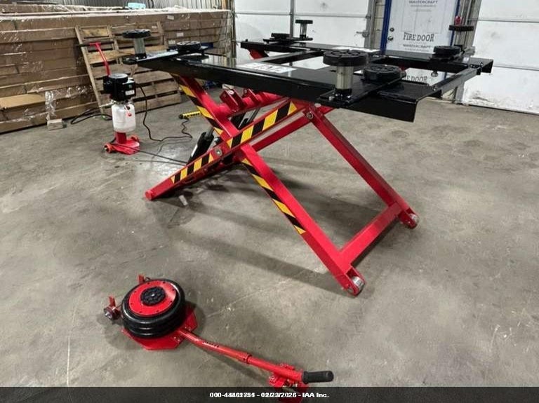 2025 Midrise Lift P/U At Branch