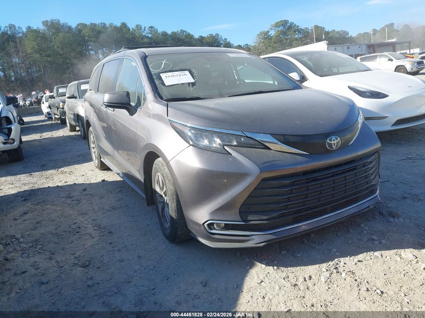 2022 Toyota Sienna Xle