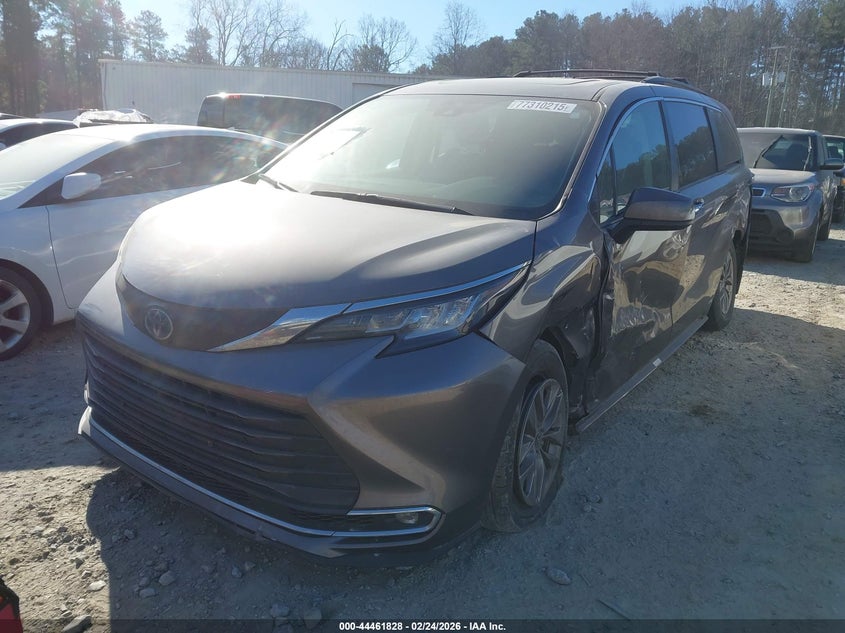 2022 Toyota Sienna Xle