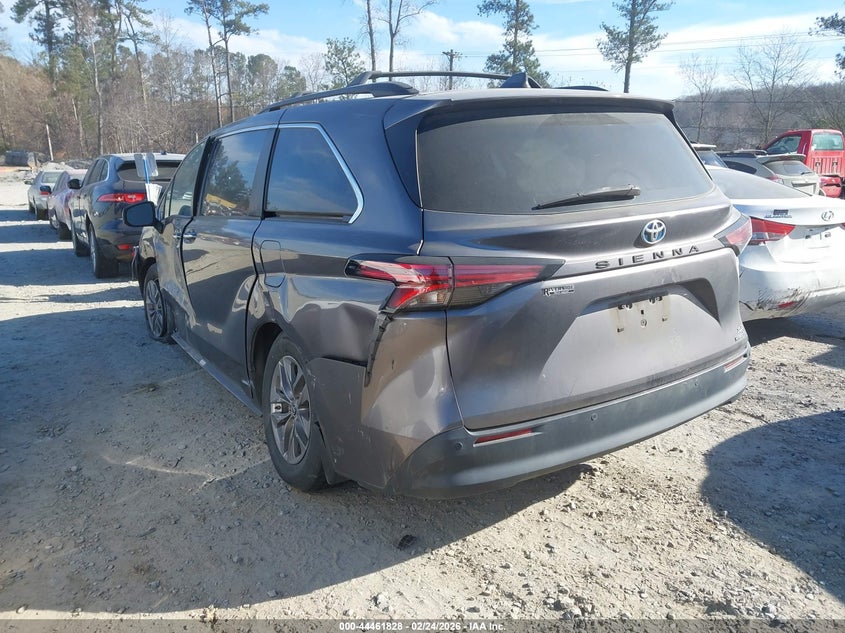2022 Toyota Sienna Xle