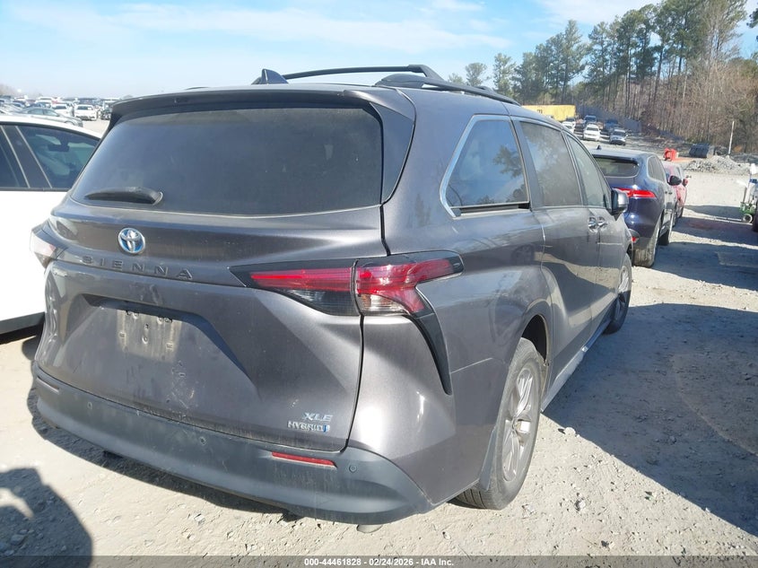 2022 Toyota Sienna Xle