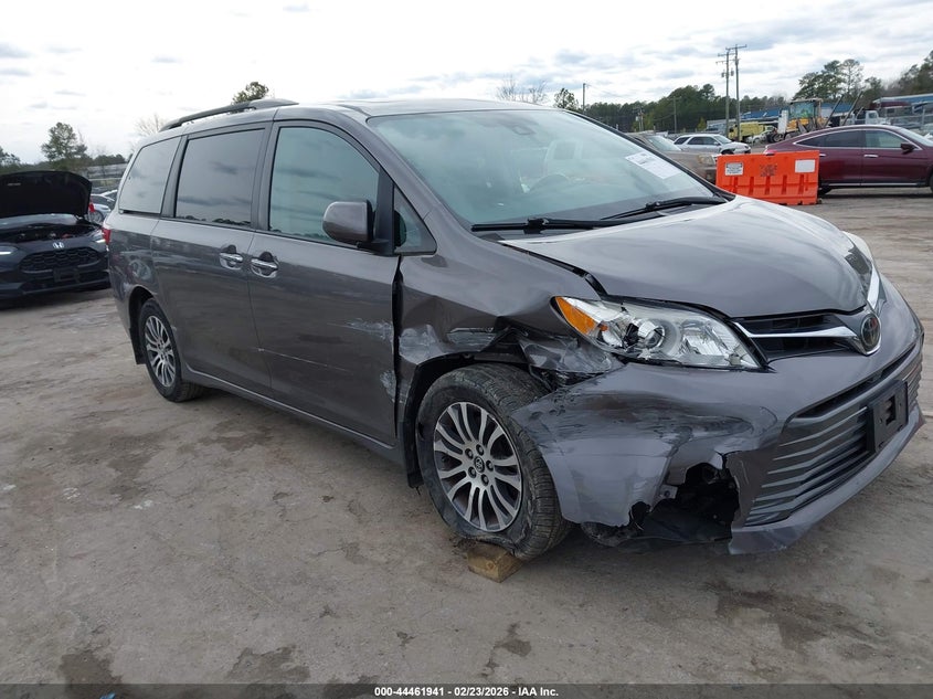 2018 Toyota Sienna Xle Premium 8 Passenger
