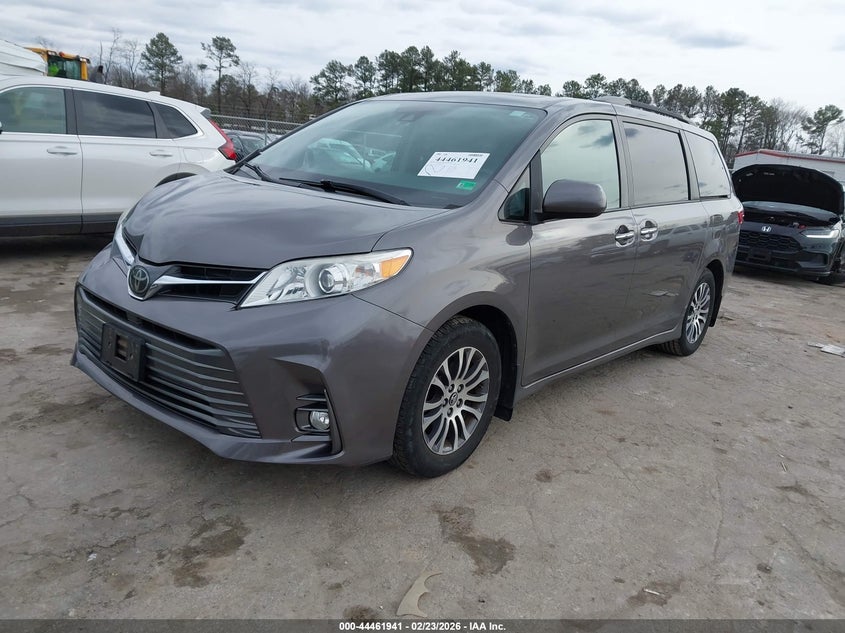 2018 Toyota Sienna Xle Premium 8 Passenger