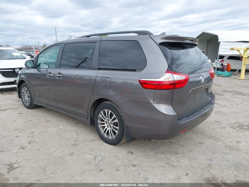 2018 Toyota Sienna Xle Premium 8 Passenger