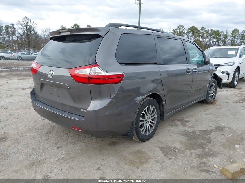 2018 Toyota Sienna Xle Premium 8 Passenger
