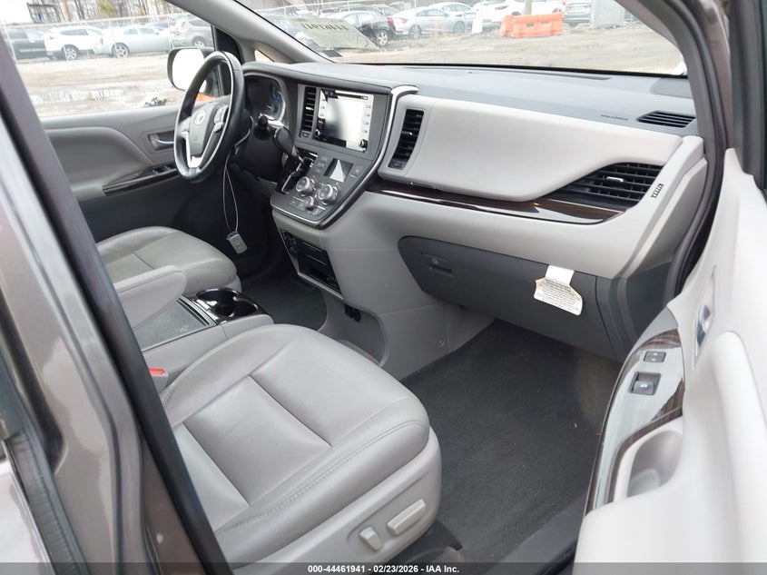2018 Toyota Sienna Xle Premium 8 Passenger