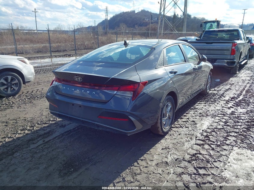 2025 Hyundai Elantra Se