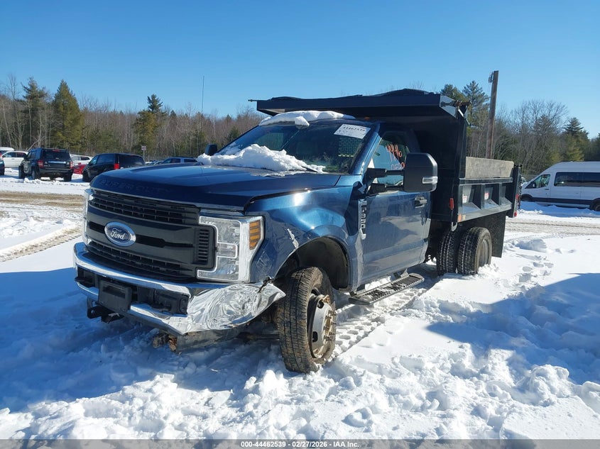 2019 Ford F-350 Chassis Xl 1FDRF3H68KEG79291 photo 1