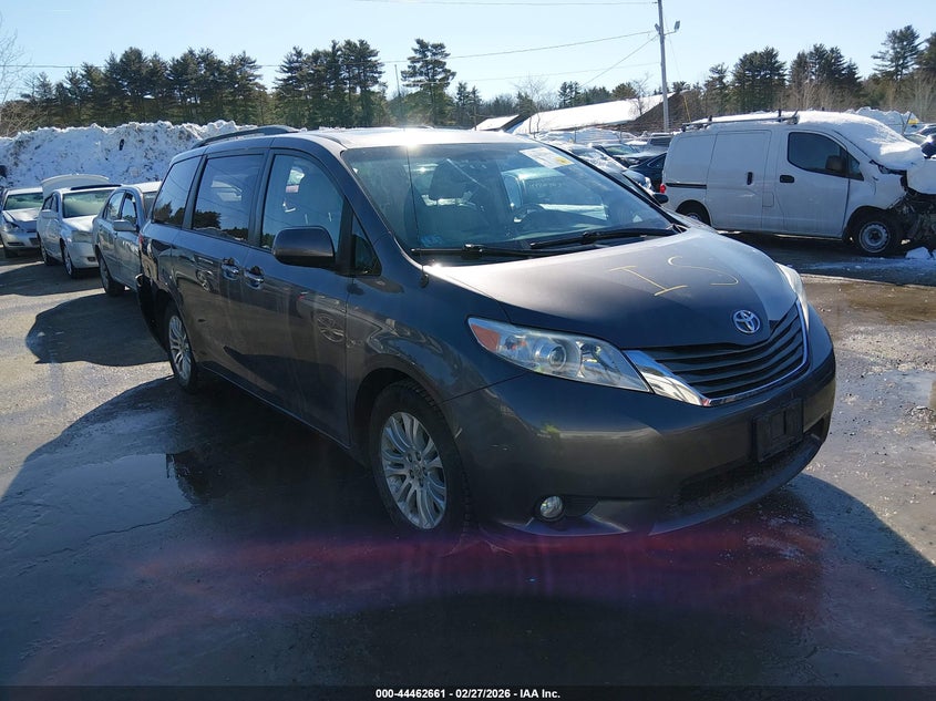 2012 Toyota Sienna Xle V6 8 Passenger