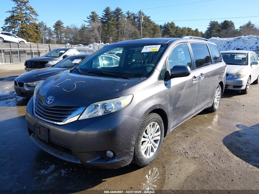 2012 Toyota Sienna Xle V6 8 Passenger