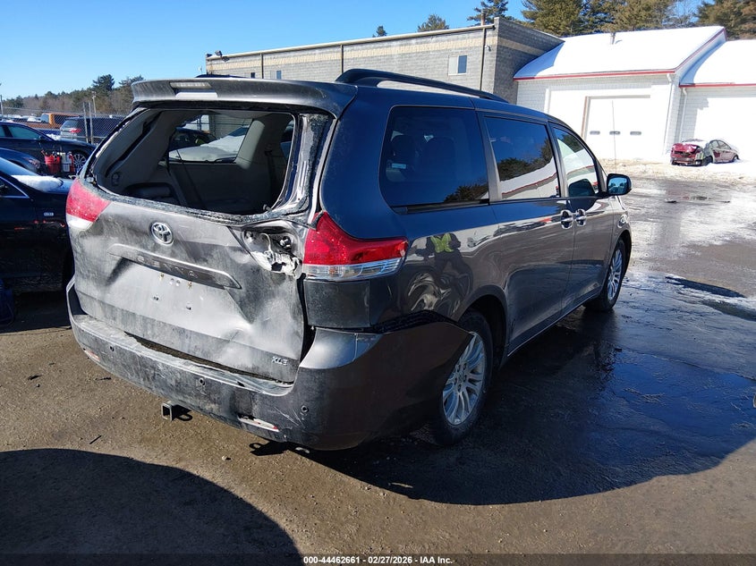2012 Toyota Sienna Xle V6 8 Passenger