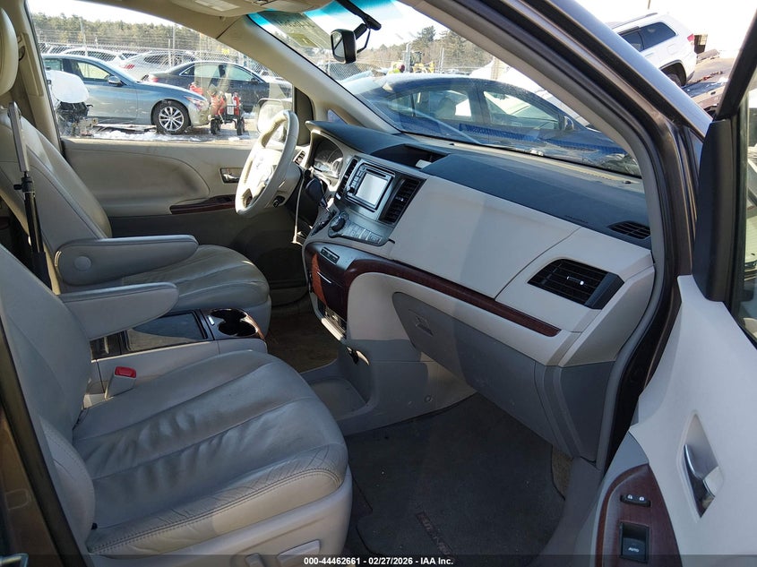 2012 Toyota Sienna Xle V6 8 Passenger