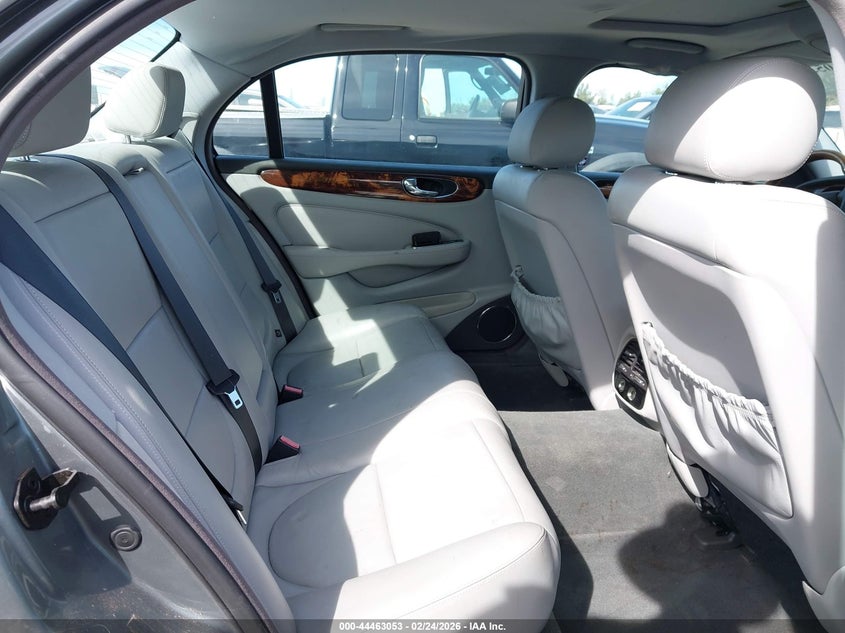 2005 Jaguar Xj Xj8 L VIN: SAJWA79C05SG38942 Lot: 44463053