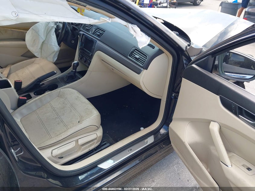 2017 Volkswagen Passat 1.8T R-Line