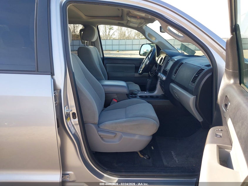 2016 Toyota Sequoia Sr5 5.7L V8