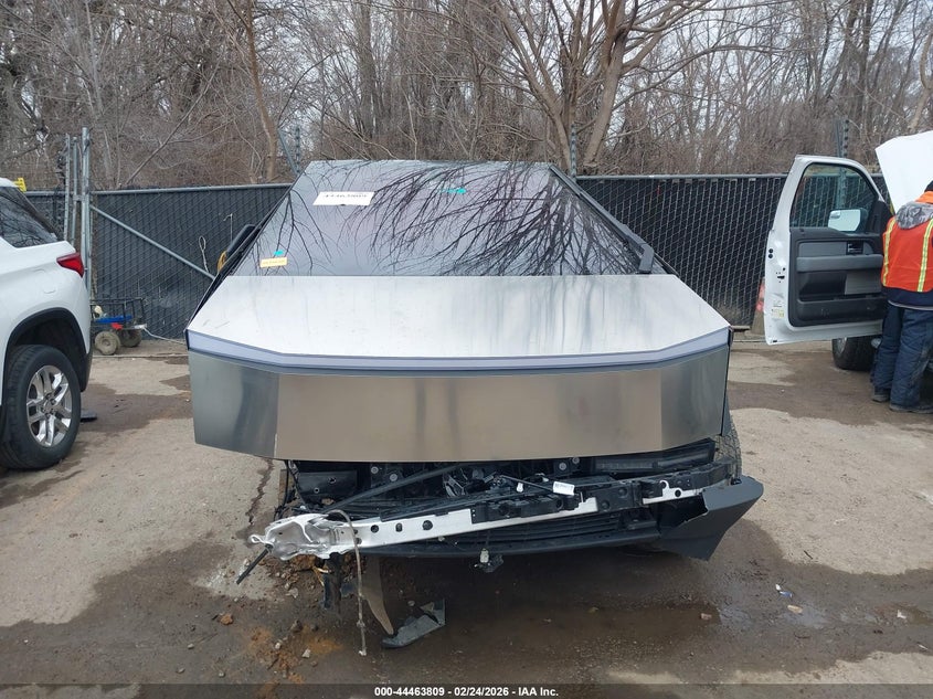 2025 Tesla Cybertruck All-Wheel Drive VIN: 7G2CEHED6SA070884 Lot: 44463809