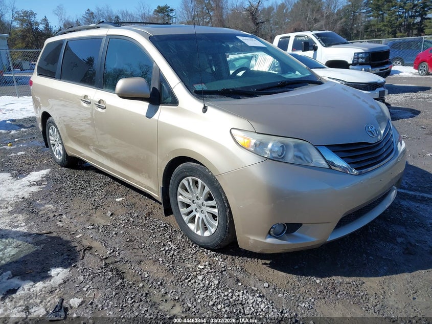 2013 Toyota Sienna Xle V6 8 Passenger
