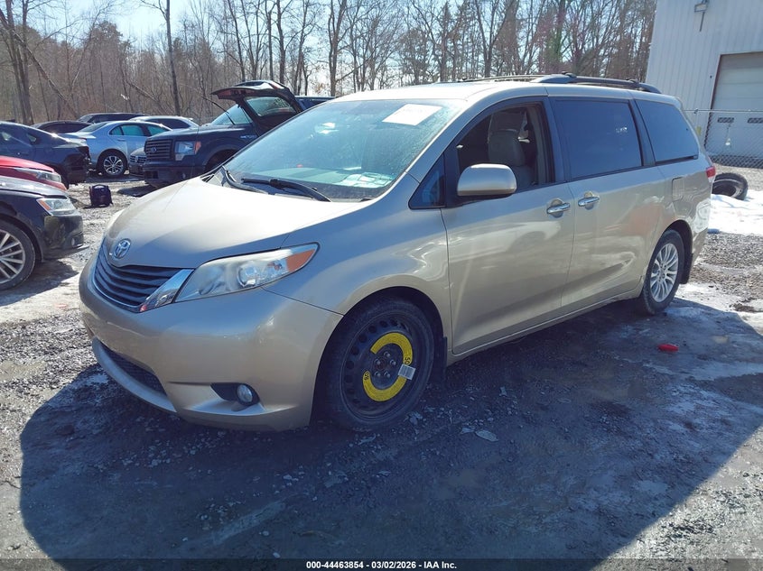2013 Toyota Sienna Xle V6 8 Passenger