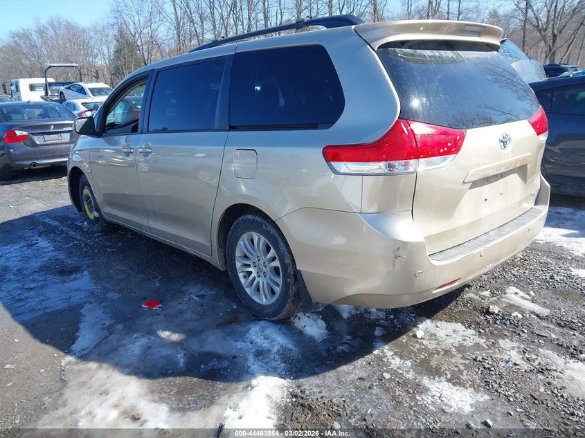 2013 Toyota Sienna Xle V6 8 Passenger