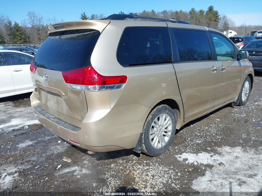 2013 Toyota Sienna Xle V6 8 Passenger